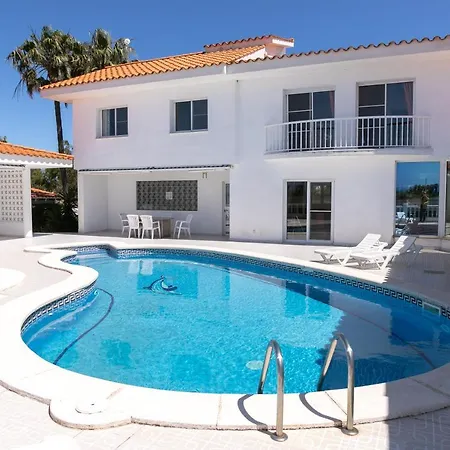Villa Adelaida *